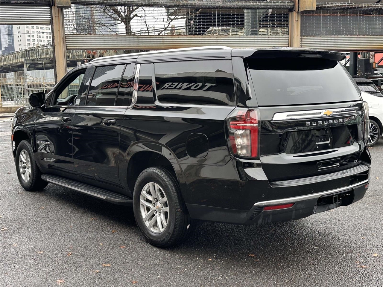 2024 Chevrolet Suburban LT photo 4