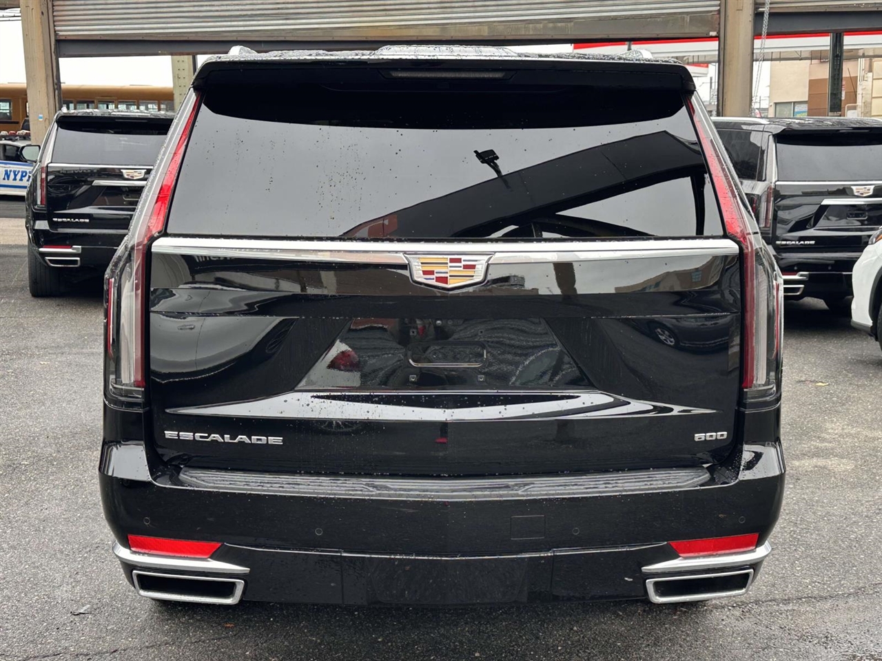 2023 Cadillac Escalade ESV Premium Luxury photo 3