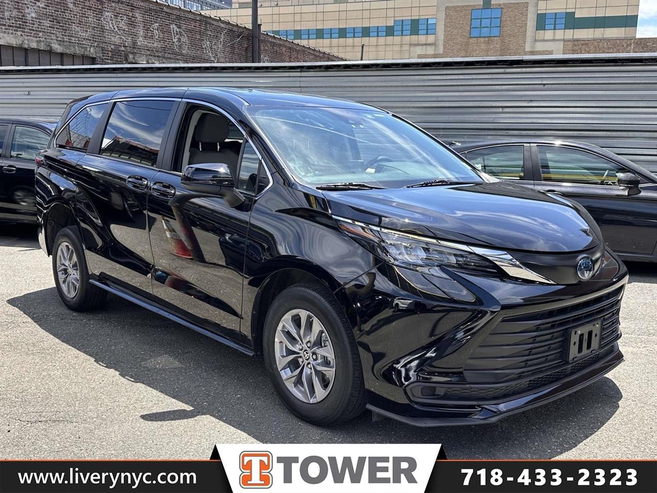 2024 Toyota Sienna LE FWD 8-Passenger (Natl)