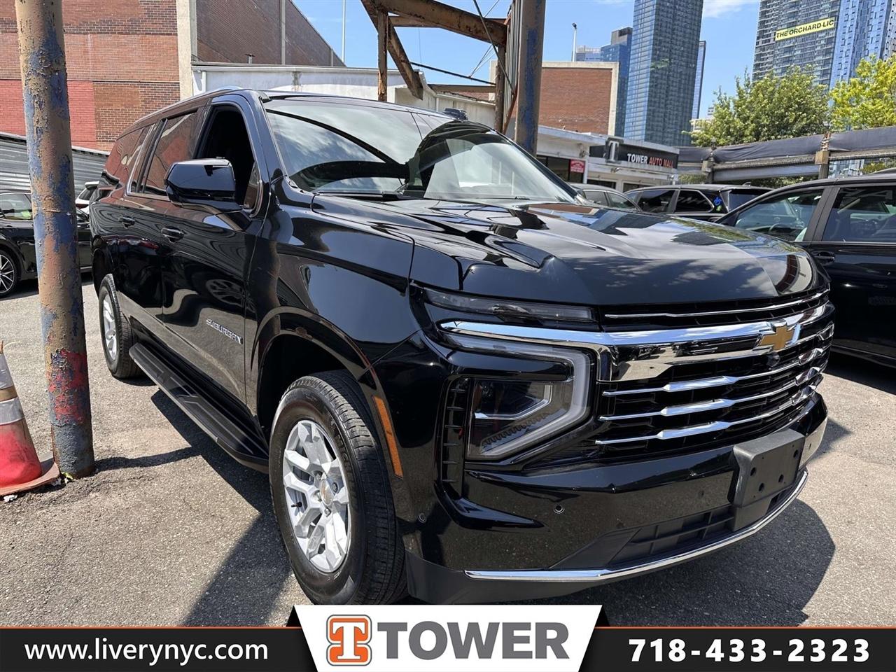 2025 Chevrolet Suburban 4WD 4dr LT