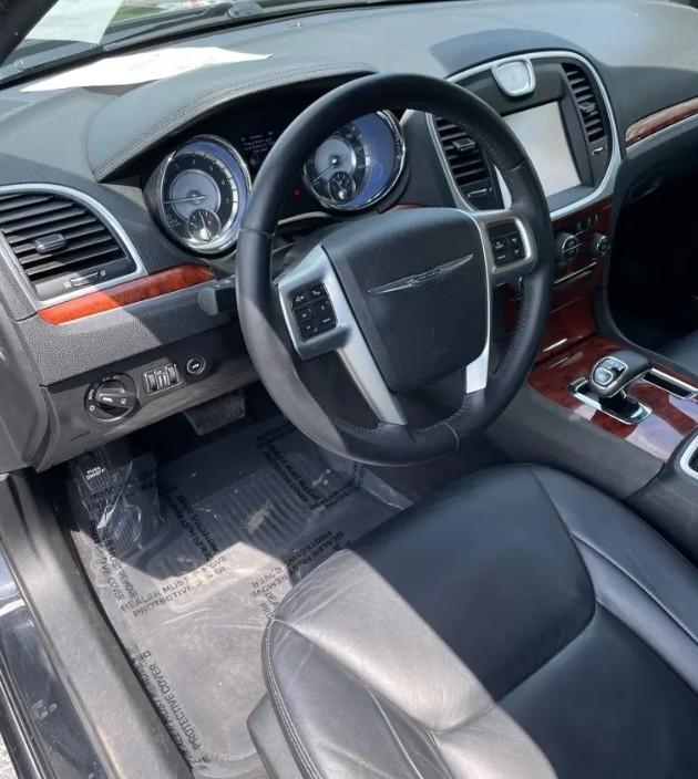 Chrysler 300 Limited RWD 2012