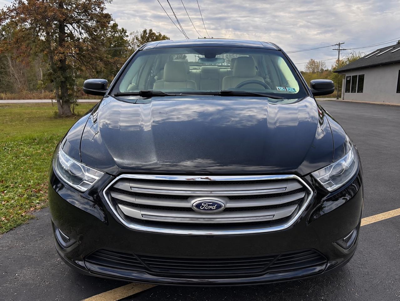 Ford Taurus SE FWD 2014
