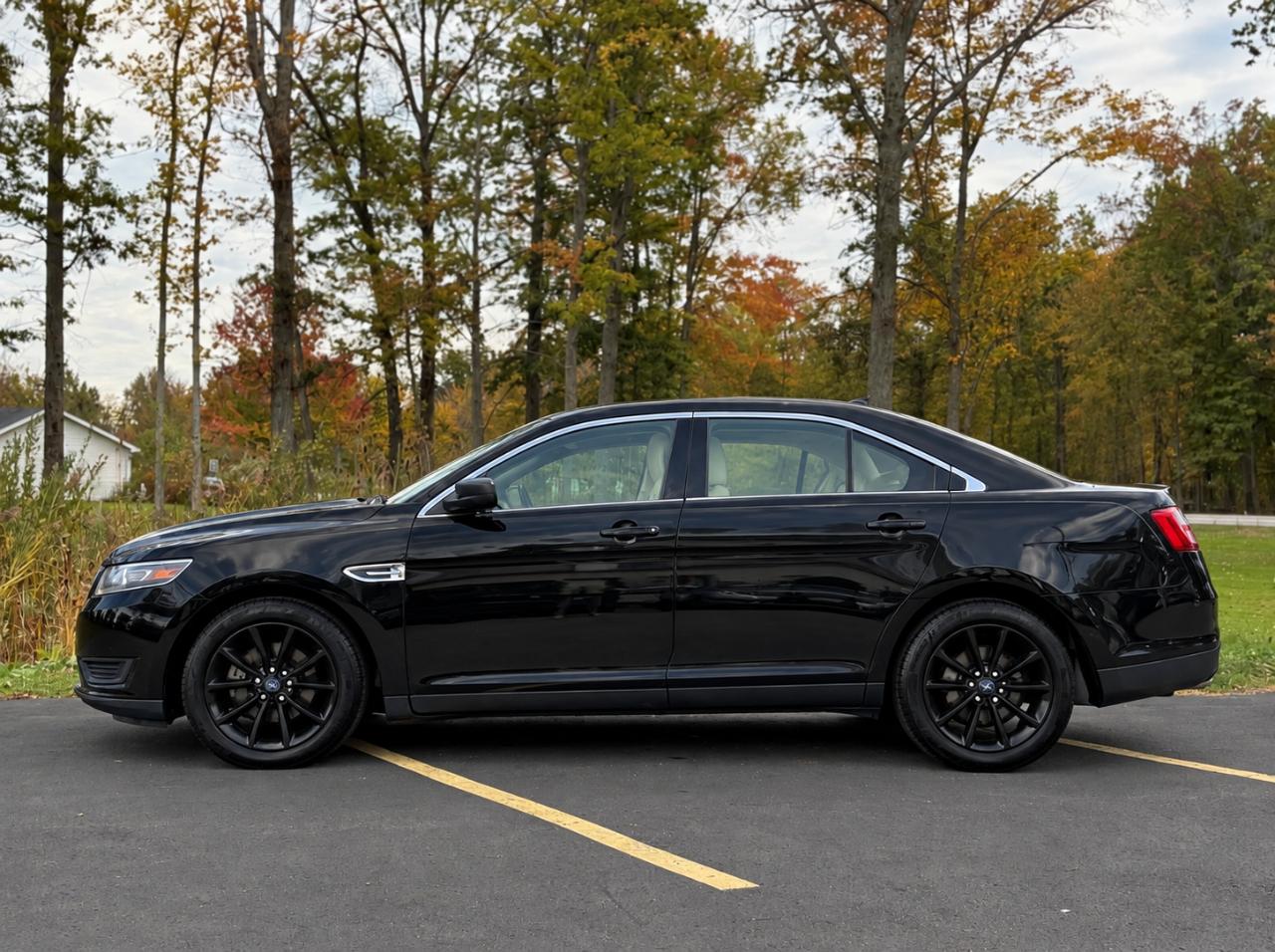 Ford Taurus SE FWD 2014
