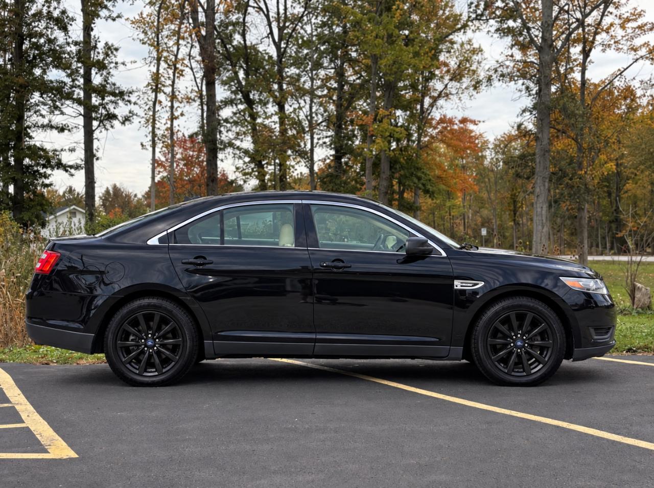Ford Taurus SE FWD 2014