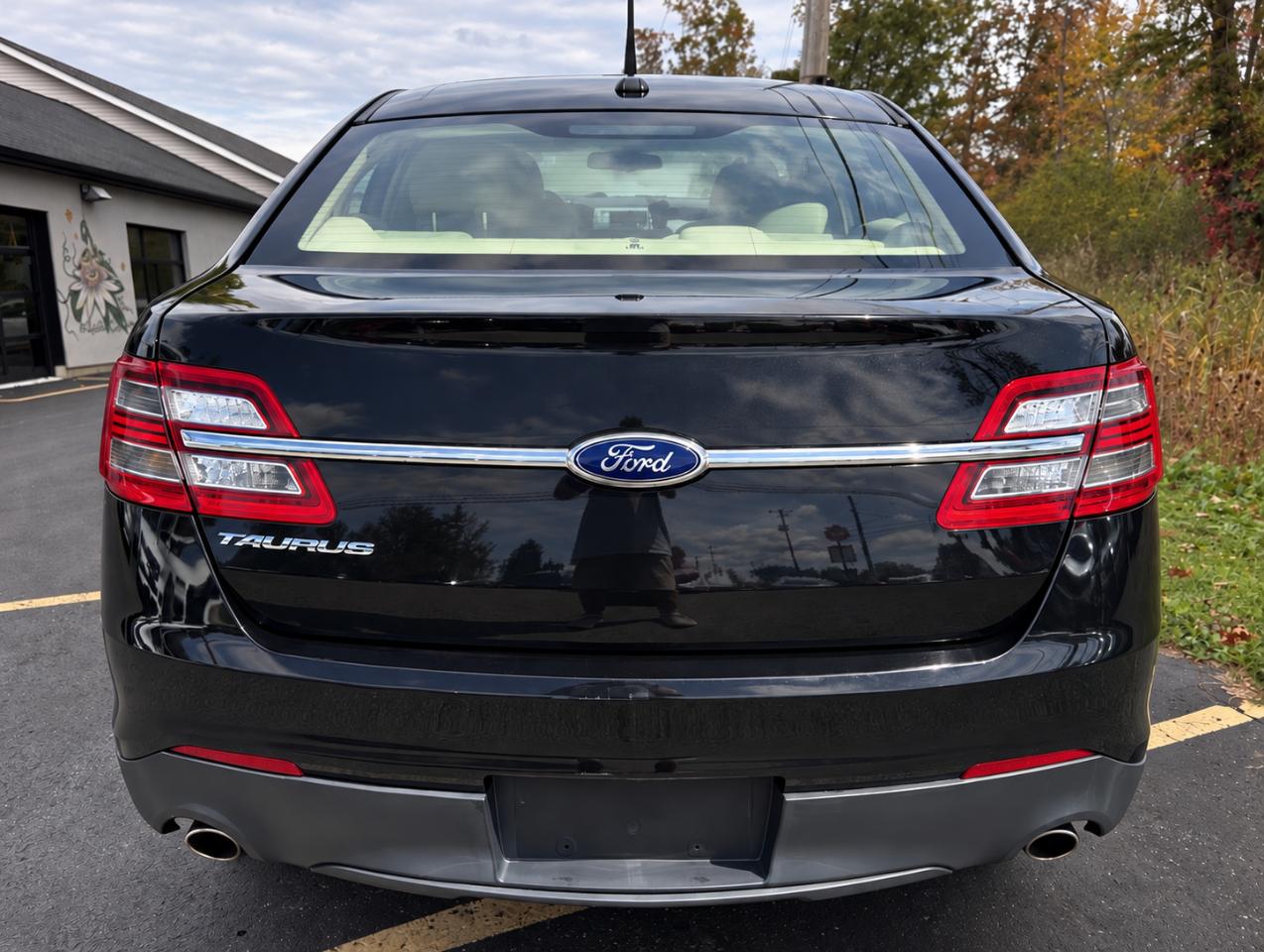Ford Taurus SE FWD 2014