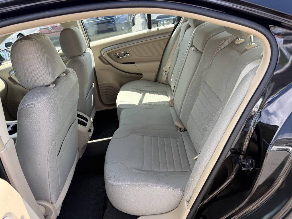 Ford Taurus SE FWD 2014