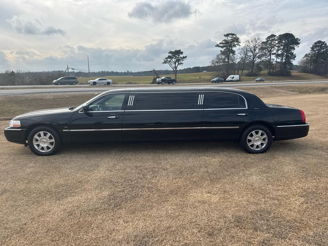 Lincoln Town Car Executive Limo 2006