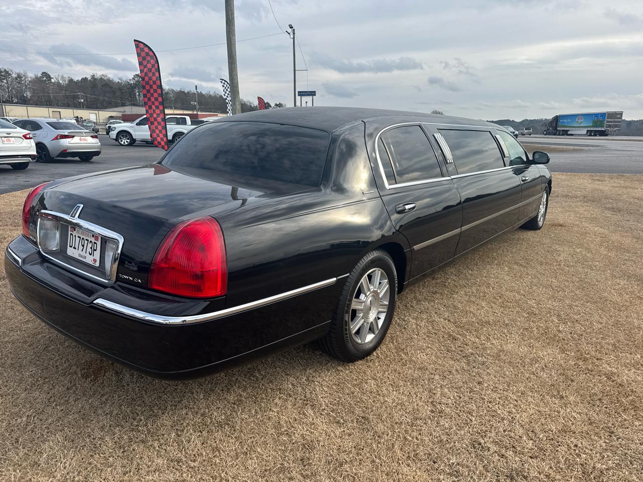 Lincoln Town Car Executive Limo 2006