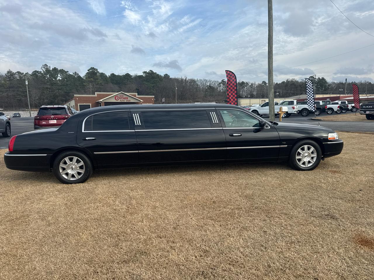 Lincoln Town Car Executive Limo 2006