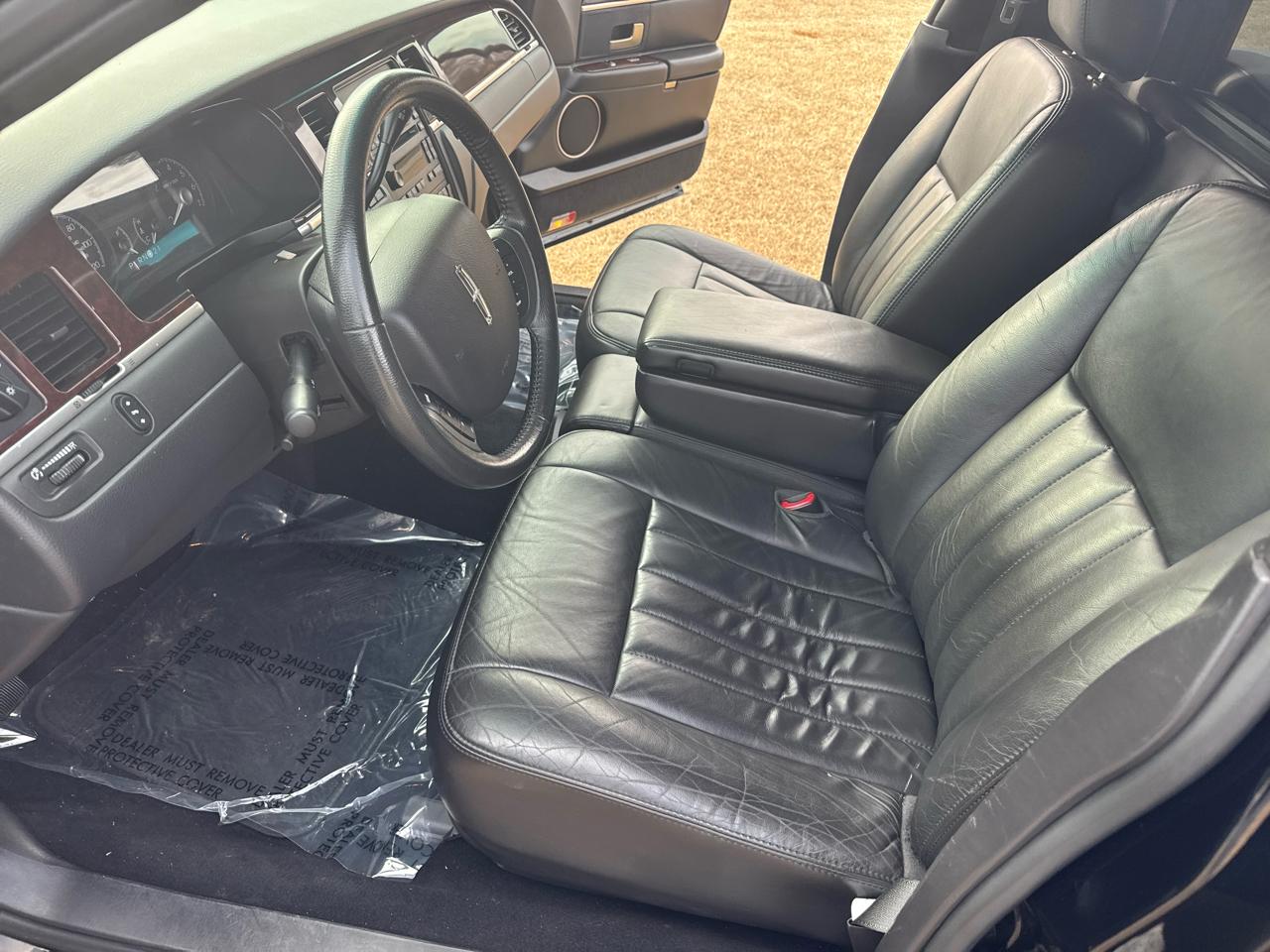 Lincoln Town Car Executive Limo 2006