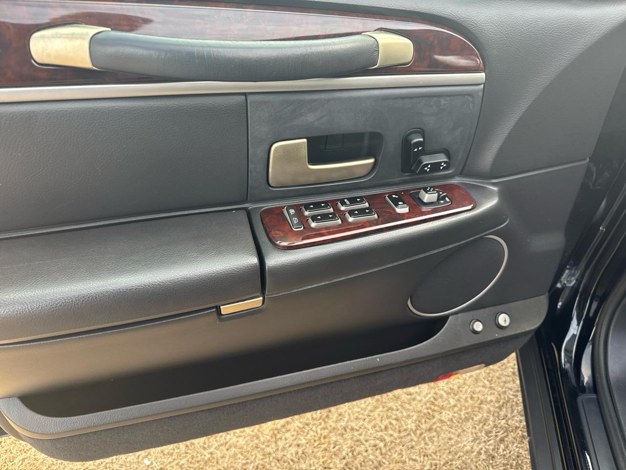 Lincoln Town Car Executive Limo 2006