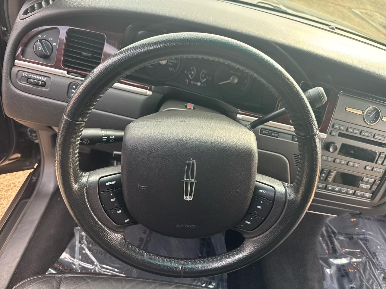 Lincoln Town Car Executive Limo 2006