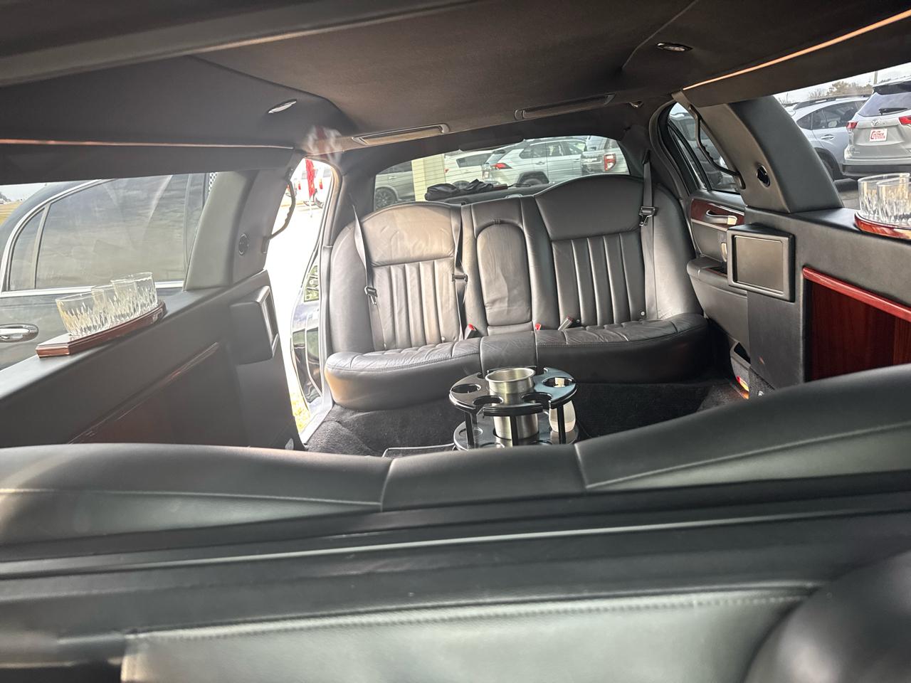 Lincoln Town Car Executive Limo 2006