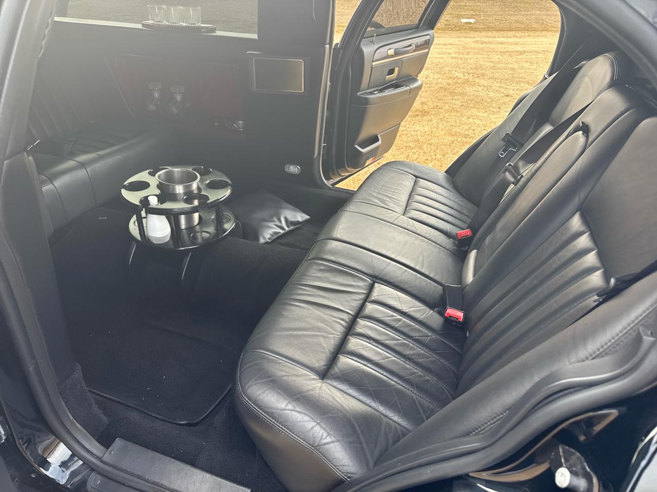 Lincoln Town Car Executive Limo 2006