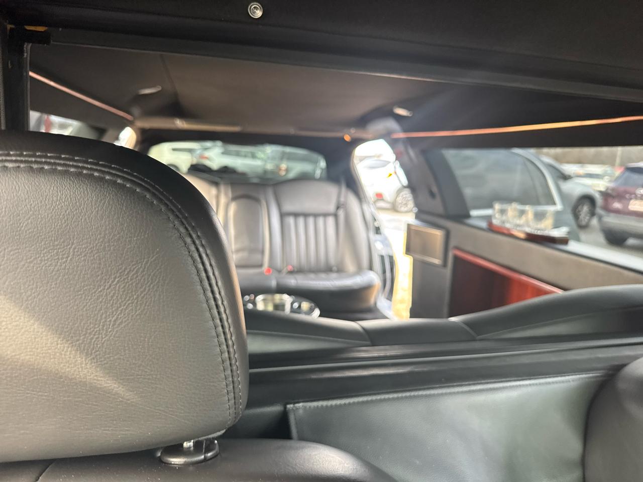 Lincoln Town Car Executive Limo 2006