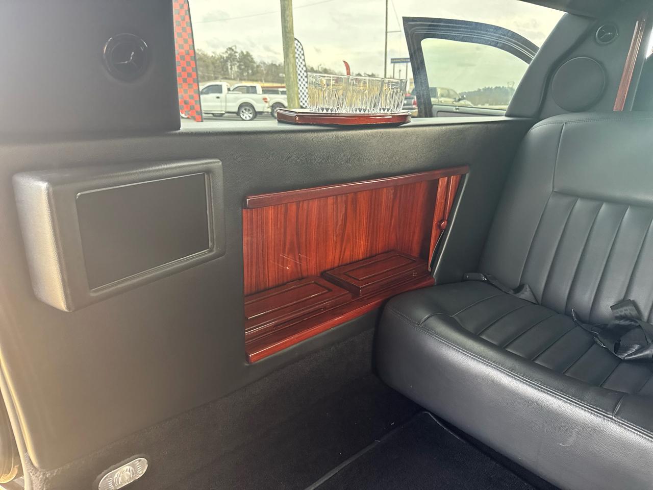 Lincoln Town Car Executive Limo 2006