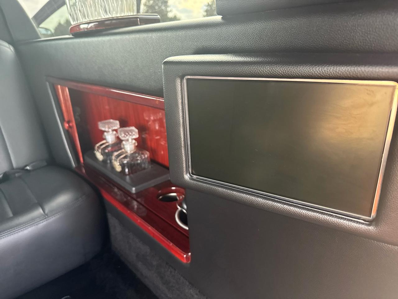 Lincoln Town Car Executive Limo 2006