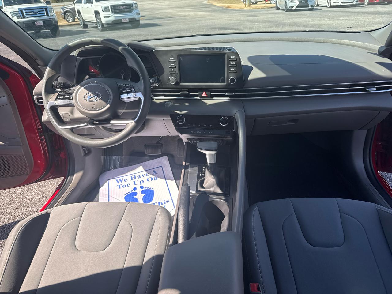 Hyundai Elantra SEL 2022