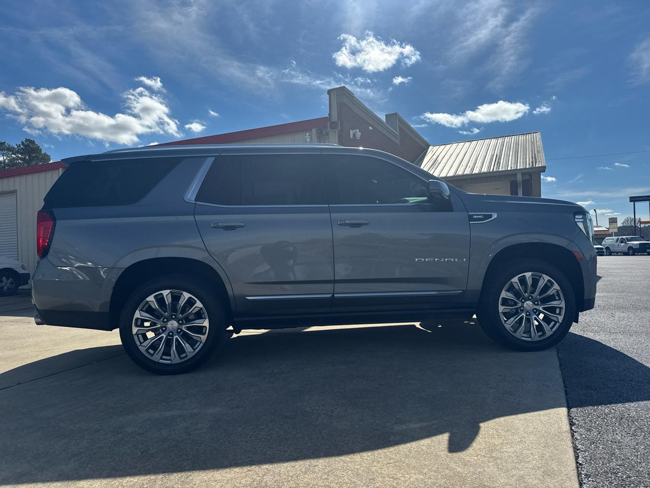 GMC Yukon Denali 4WD 2021
