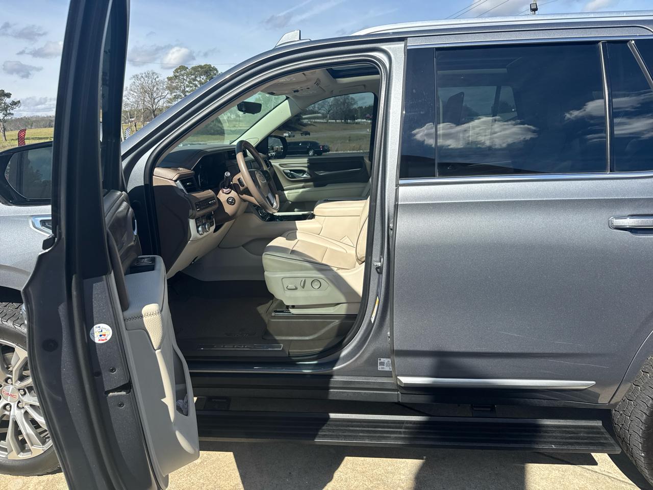 GMC Yukon Denali 4WD 2021