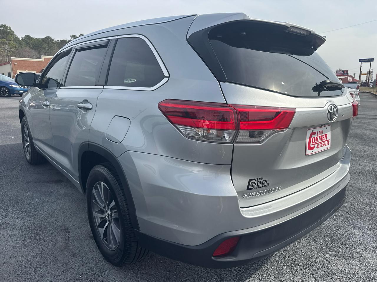 Toyota Highlander FWD 4dr V6 XLE (Natl) 2017