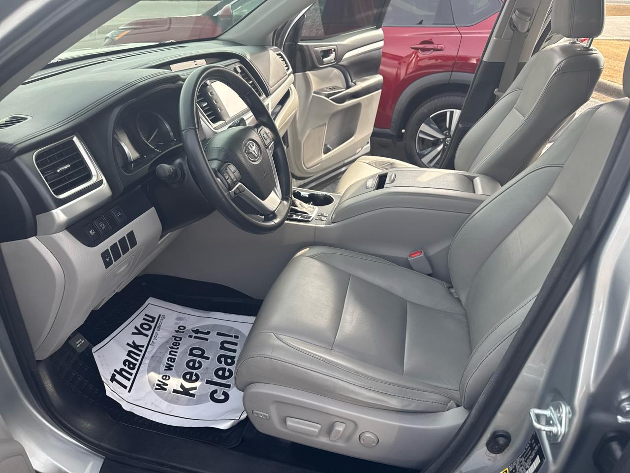 Toyota Highlander FWD 4dr V6 XLE (Natl) 2017