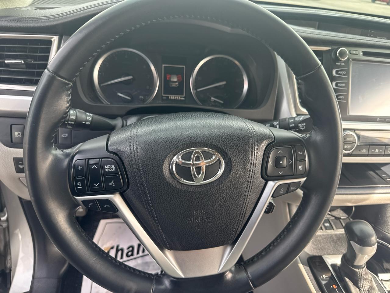 Toyota Highlander FWD 4dr V6 XLE (Natl) 2017