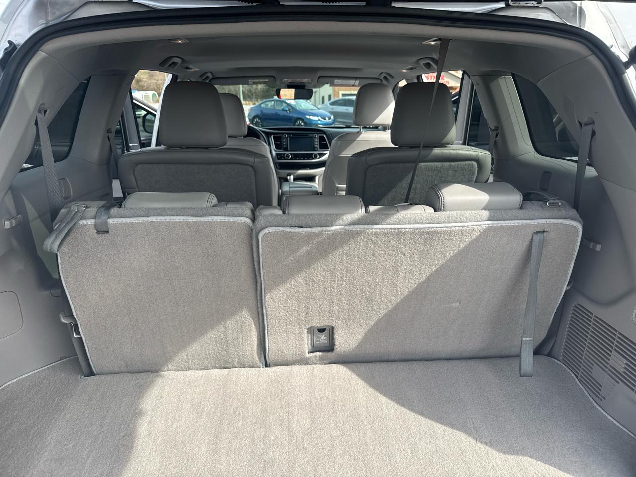 Toyota Highlander FWD 4dr V6 XLE (Natl) 2017