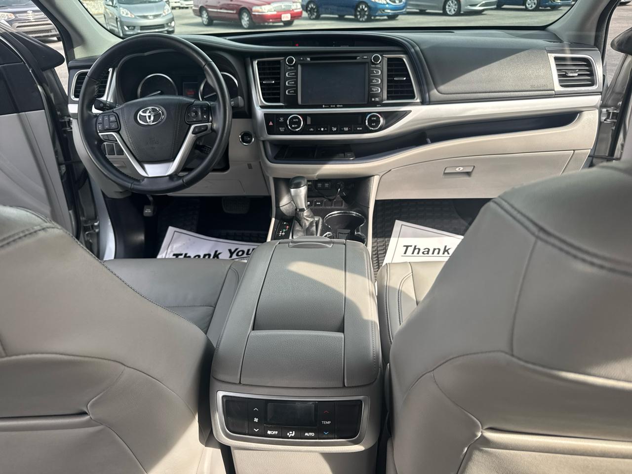 Toyota Highlander FWD 4dr V6 XLE (Natl) 2017