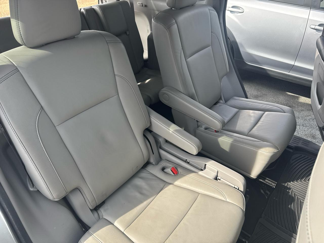 Toyota Highlander FWD 4dr V6 XLE (Natl) 2017