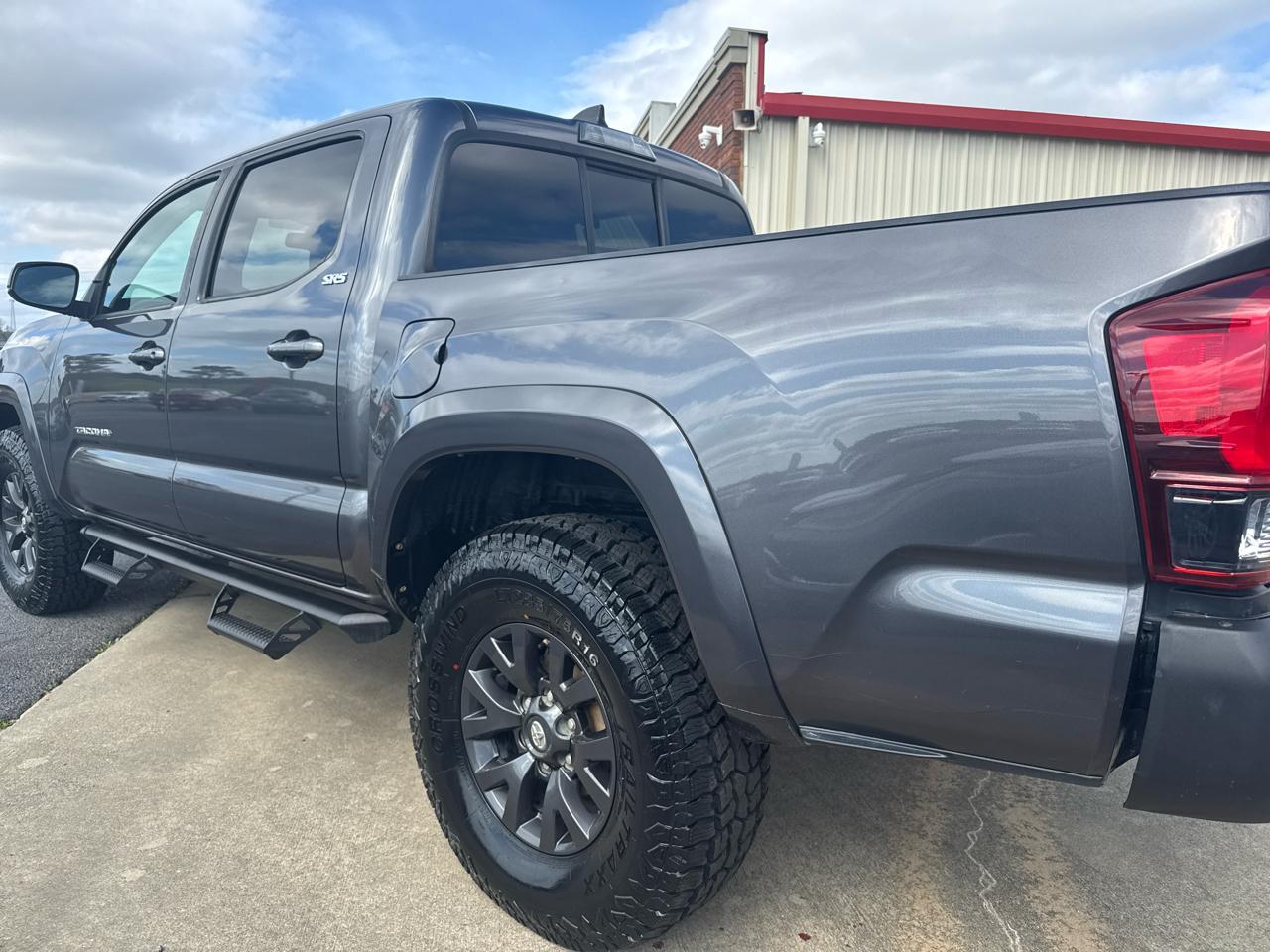 Toyota Tacoma 2WD Double Cab I4 AT SR (Natl) 2021