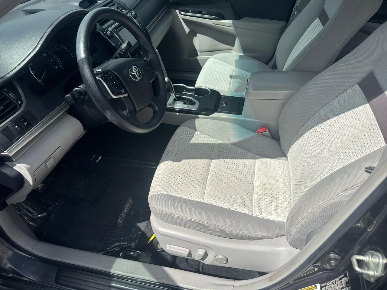 Toyota Camry 4dr Sdn LE Auto 2014