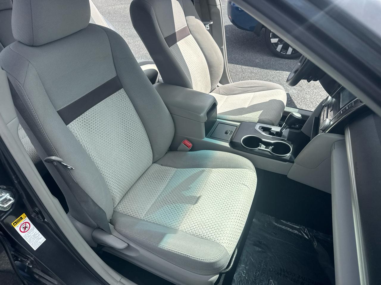 Toyota Camry 4dr Sdn LE Auto 2014