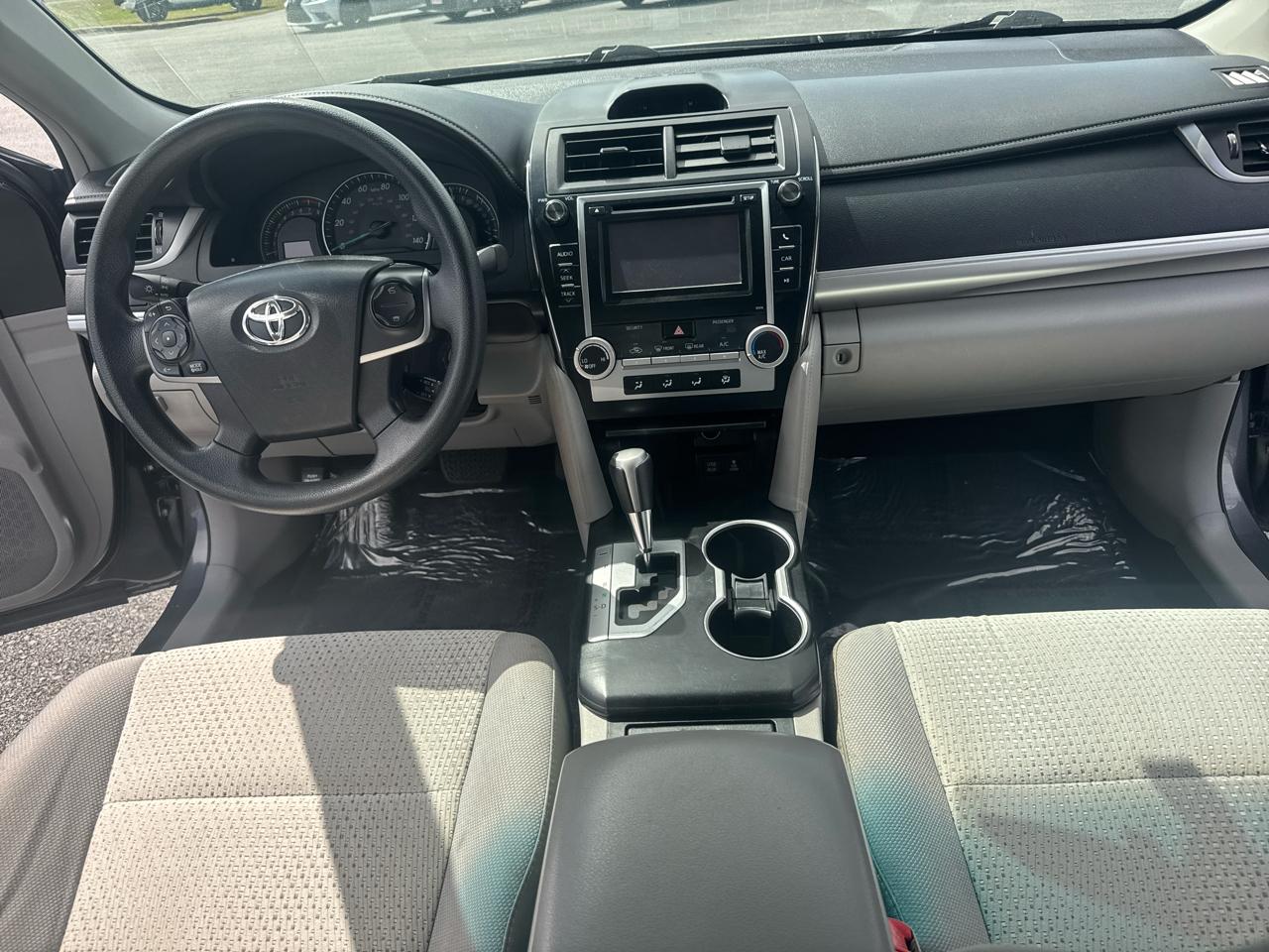 Toyota Camry 4dr Sdn LE Auto 2014