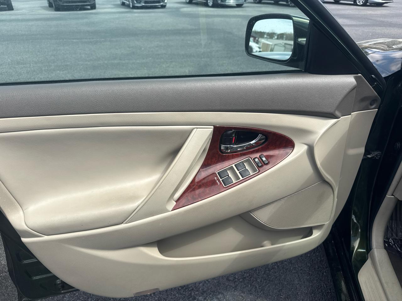 Toyota Camry 4dr Sdn LE Auto 2010