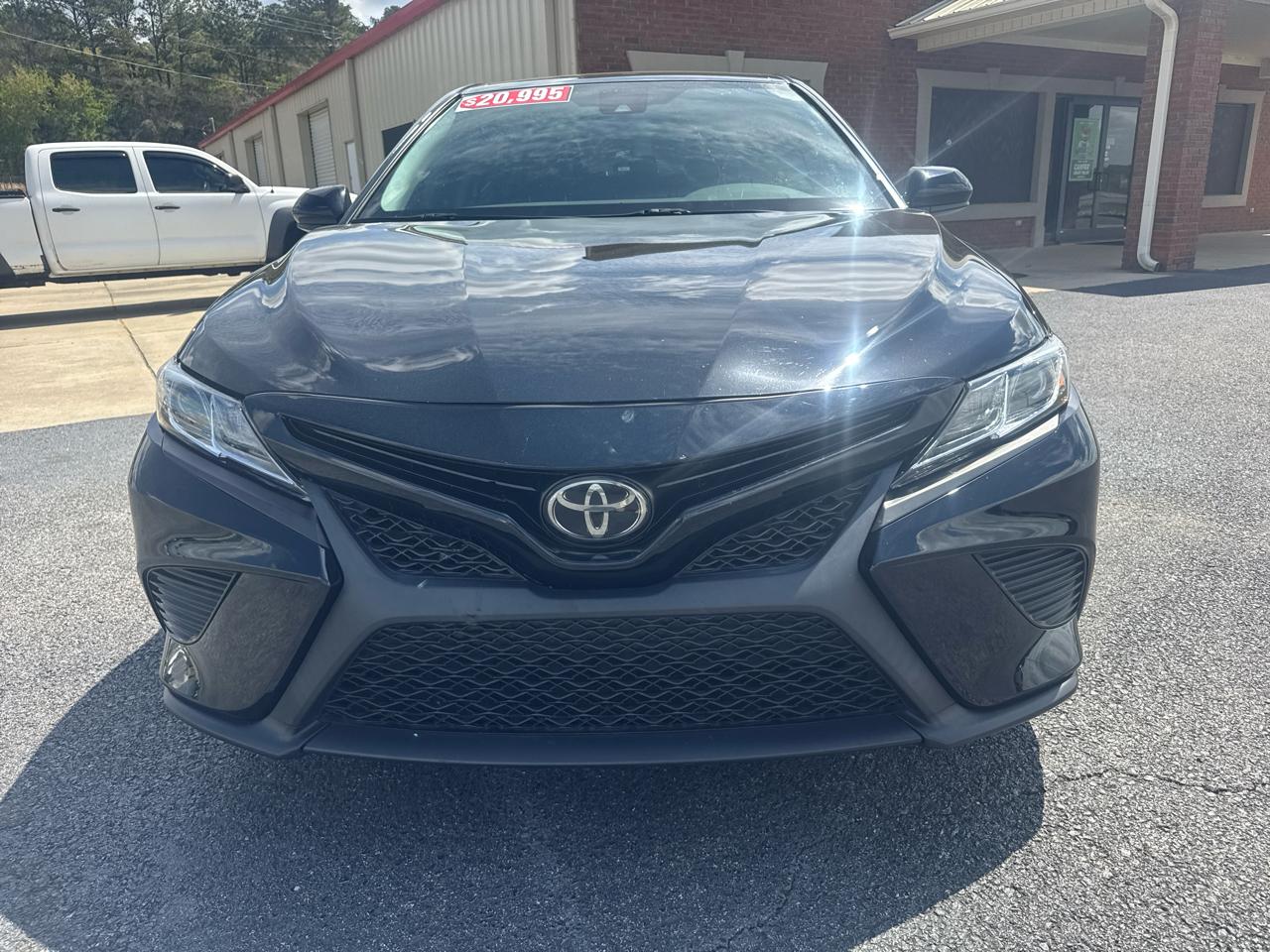 Toyota Camry SE 2020