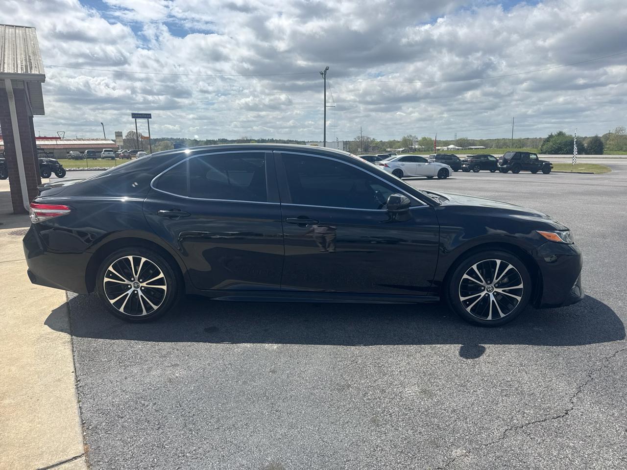 Toyota Camry SE 2020