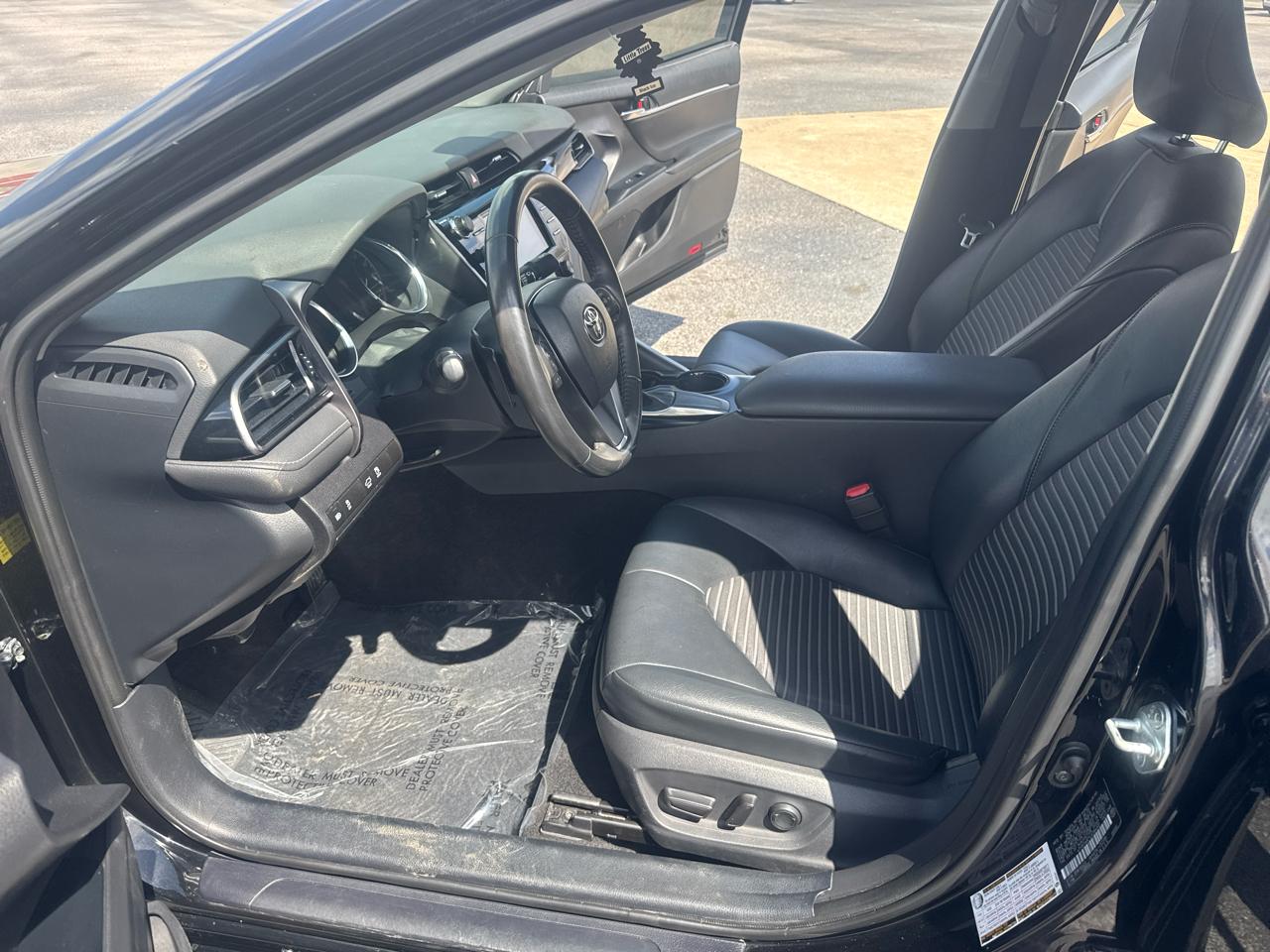 Toyota Camry SE 2020