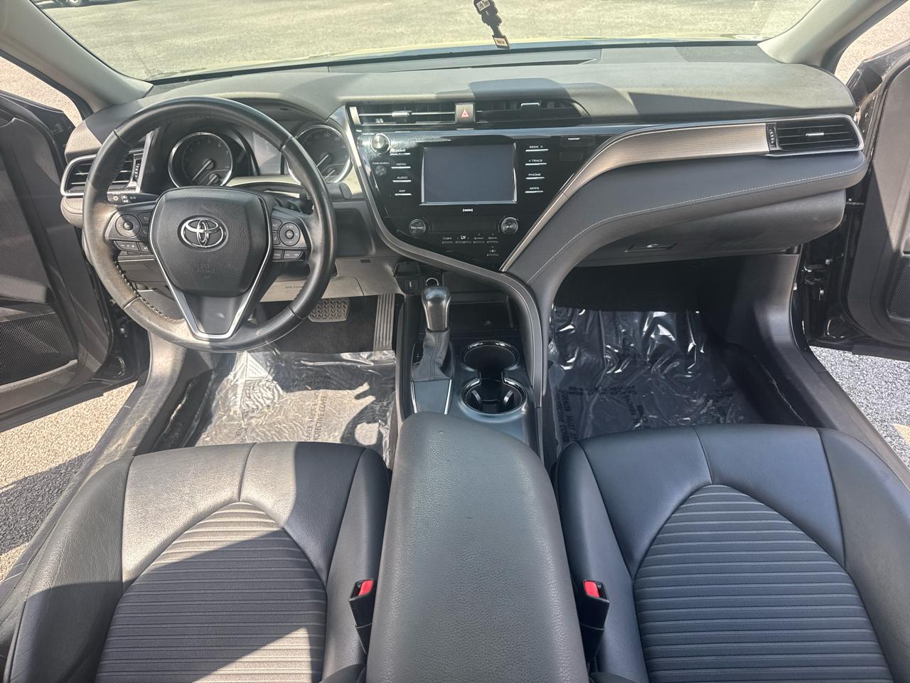 Toyota Camry SE 2020