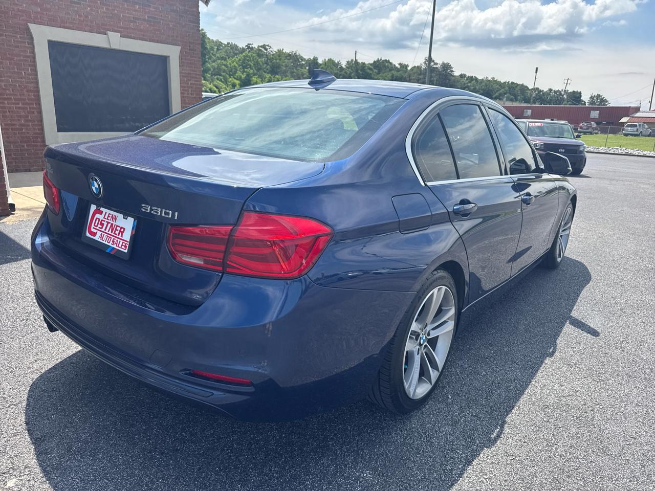 BMW 3-Series 330i SULEV Sedan 2017