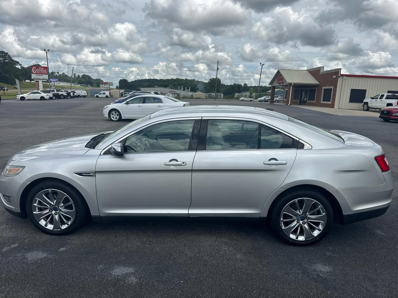 Ford Taurus Limited FWD 2010