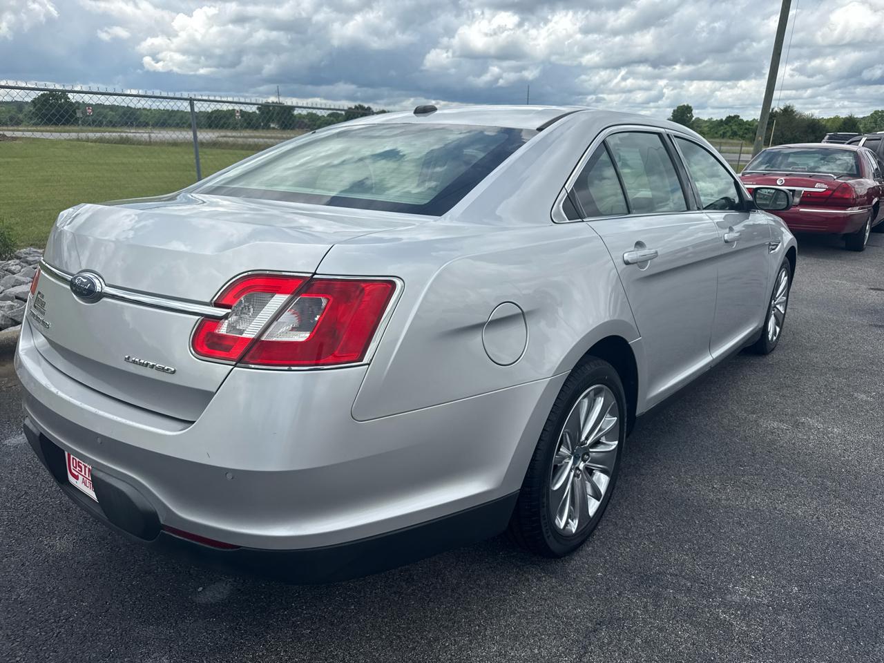 Ford Taurus Limited FWD 2010