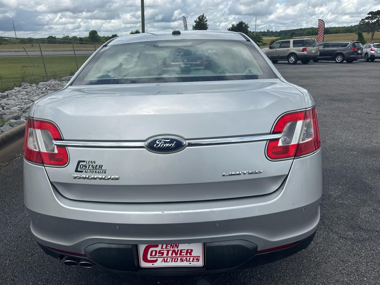 Ford Taurus Limited FWD 2010