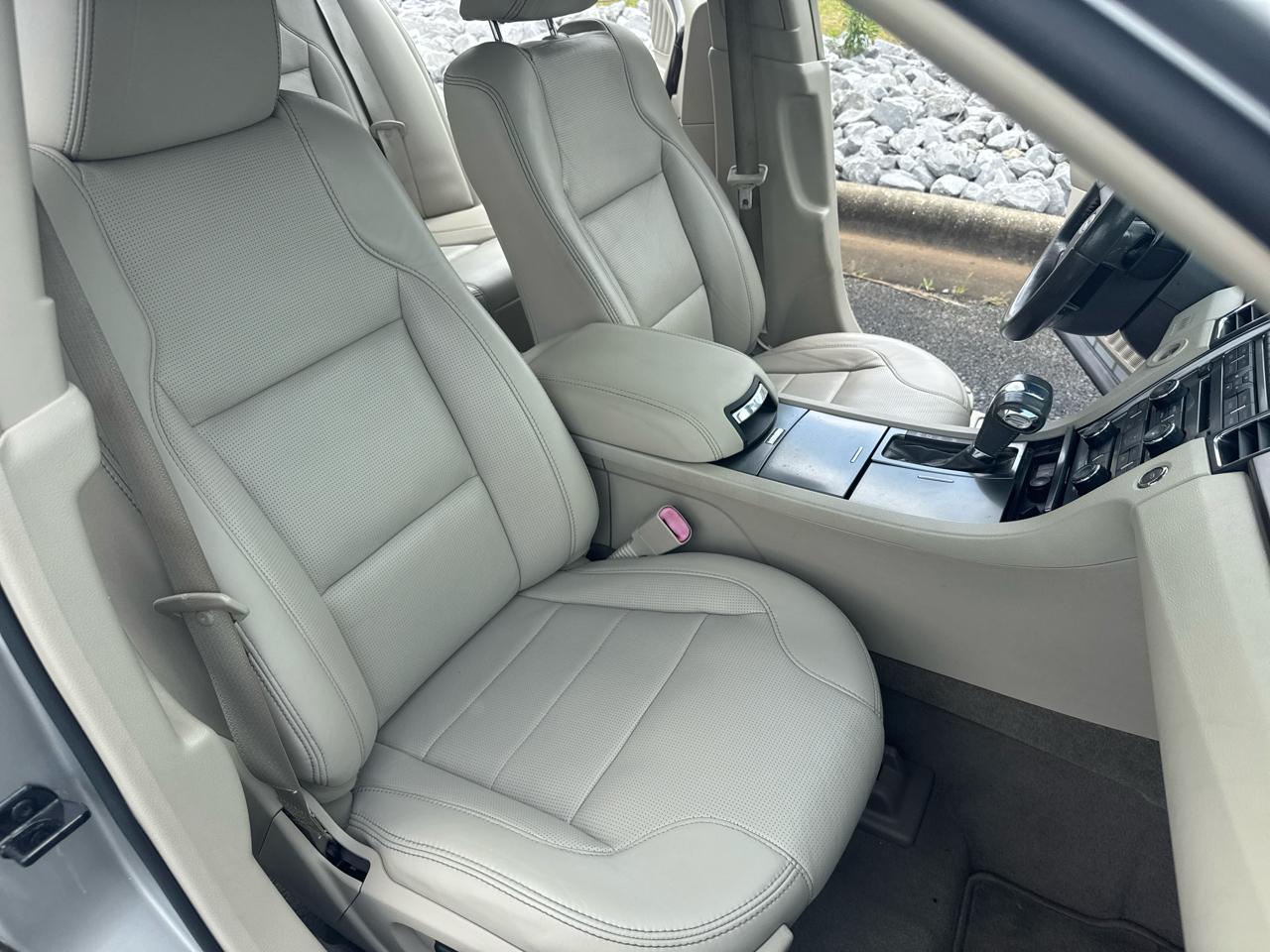 Ford Taurus Limited FWD 2010