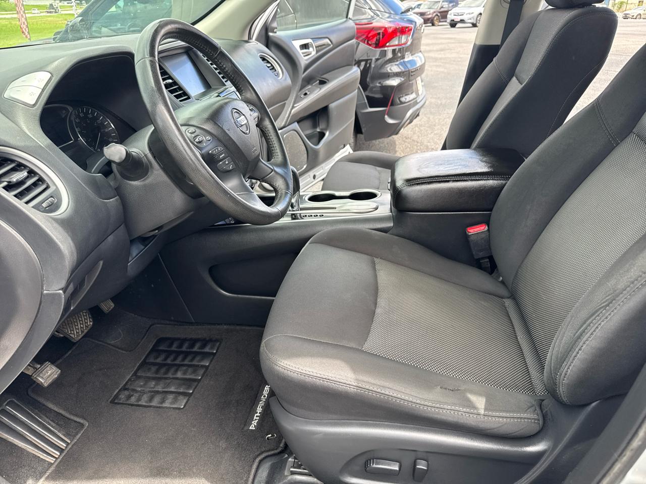 Nissan Pathfinder SV 2020
