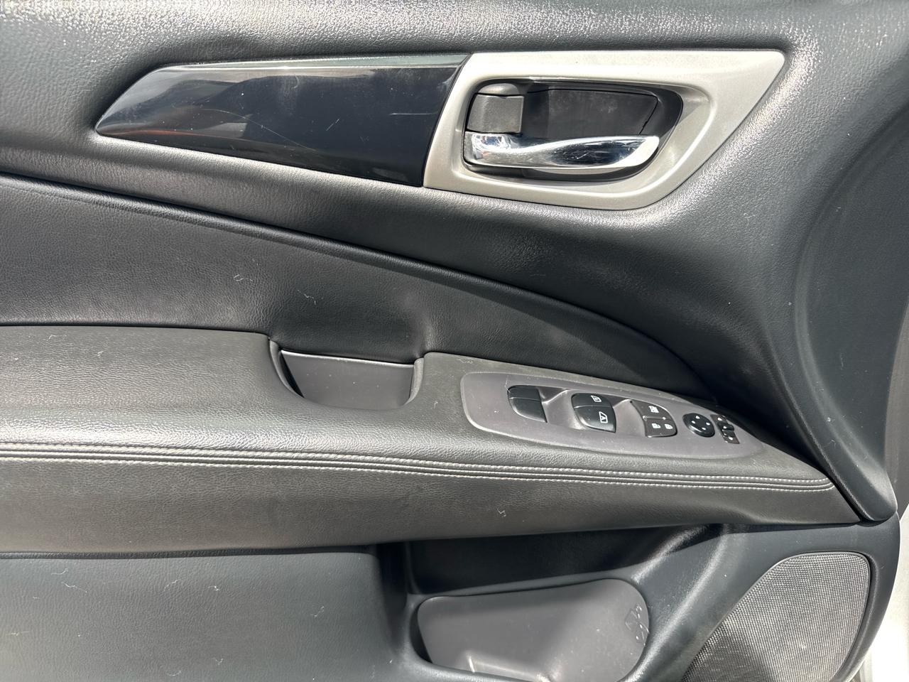 Nissan Pathfinder SV 2020