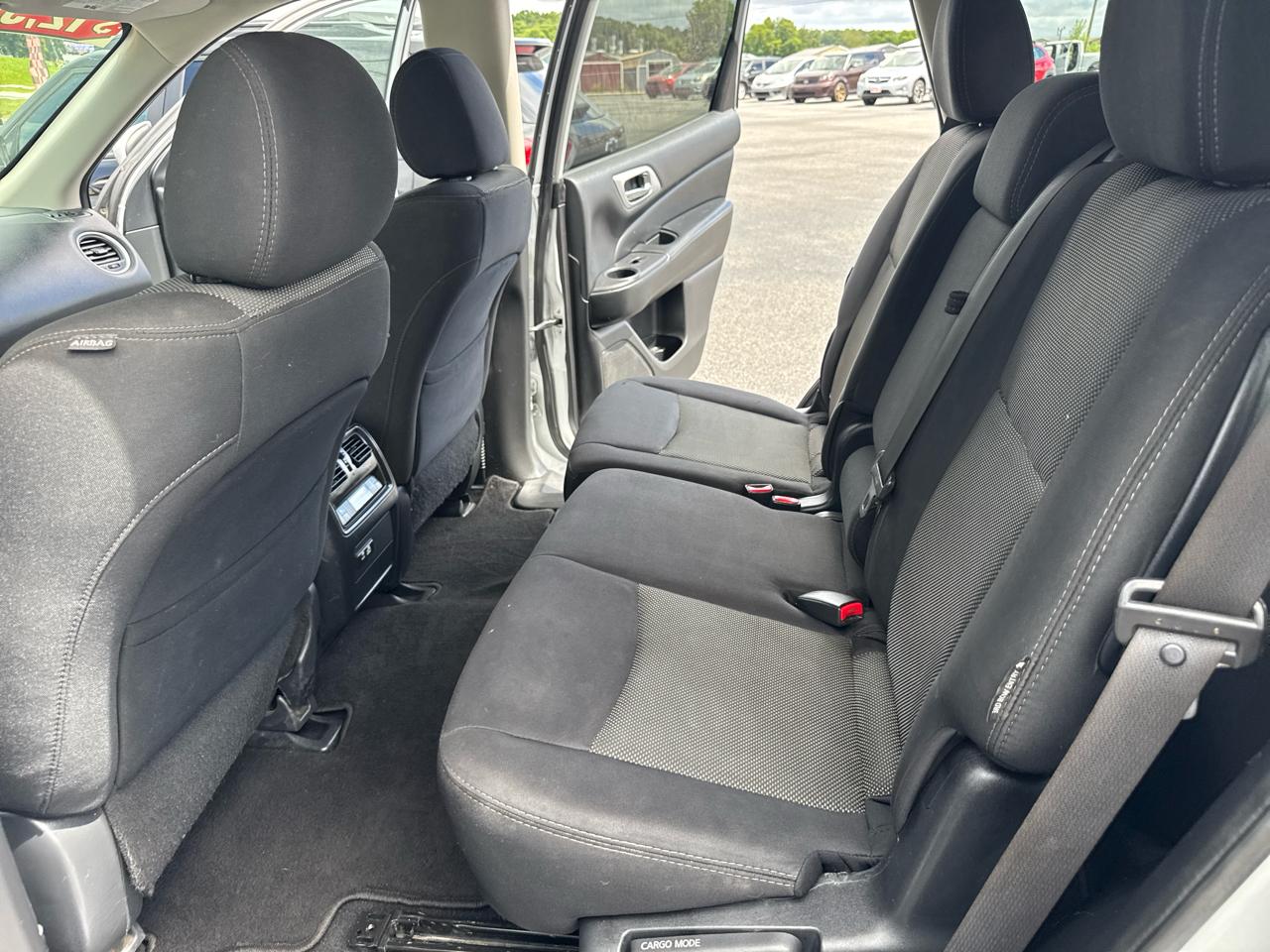 Nissan Pathfinder SV 2020