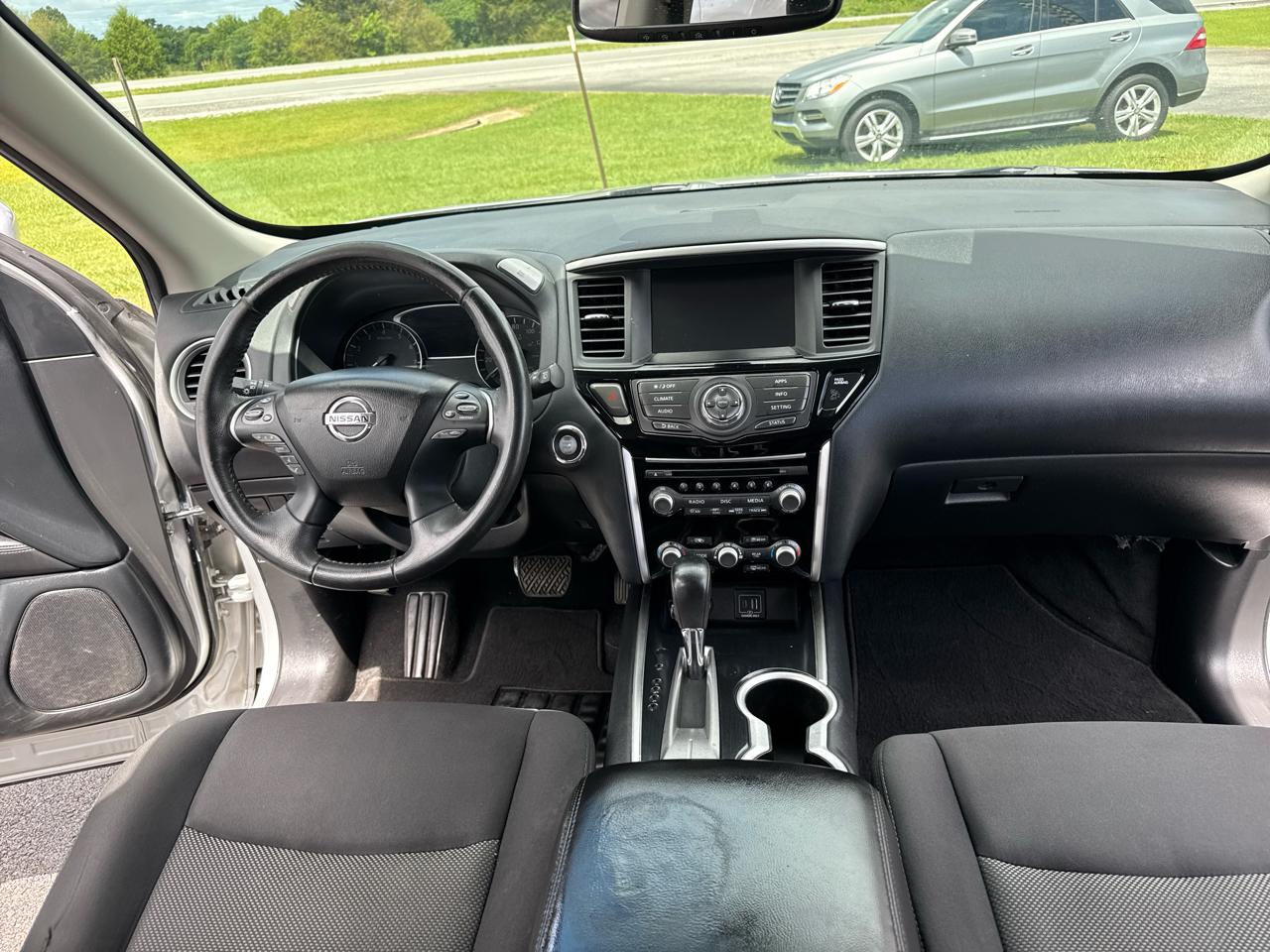 Nissan Pathfinder SV 2020