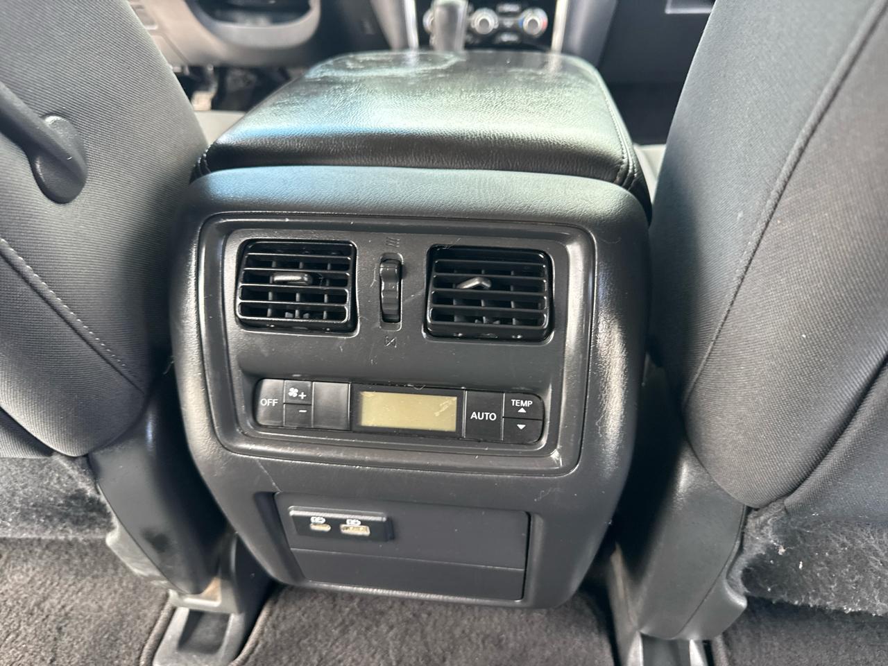 Nissan Pathfinder SV 2020