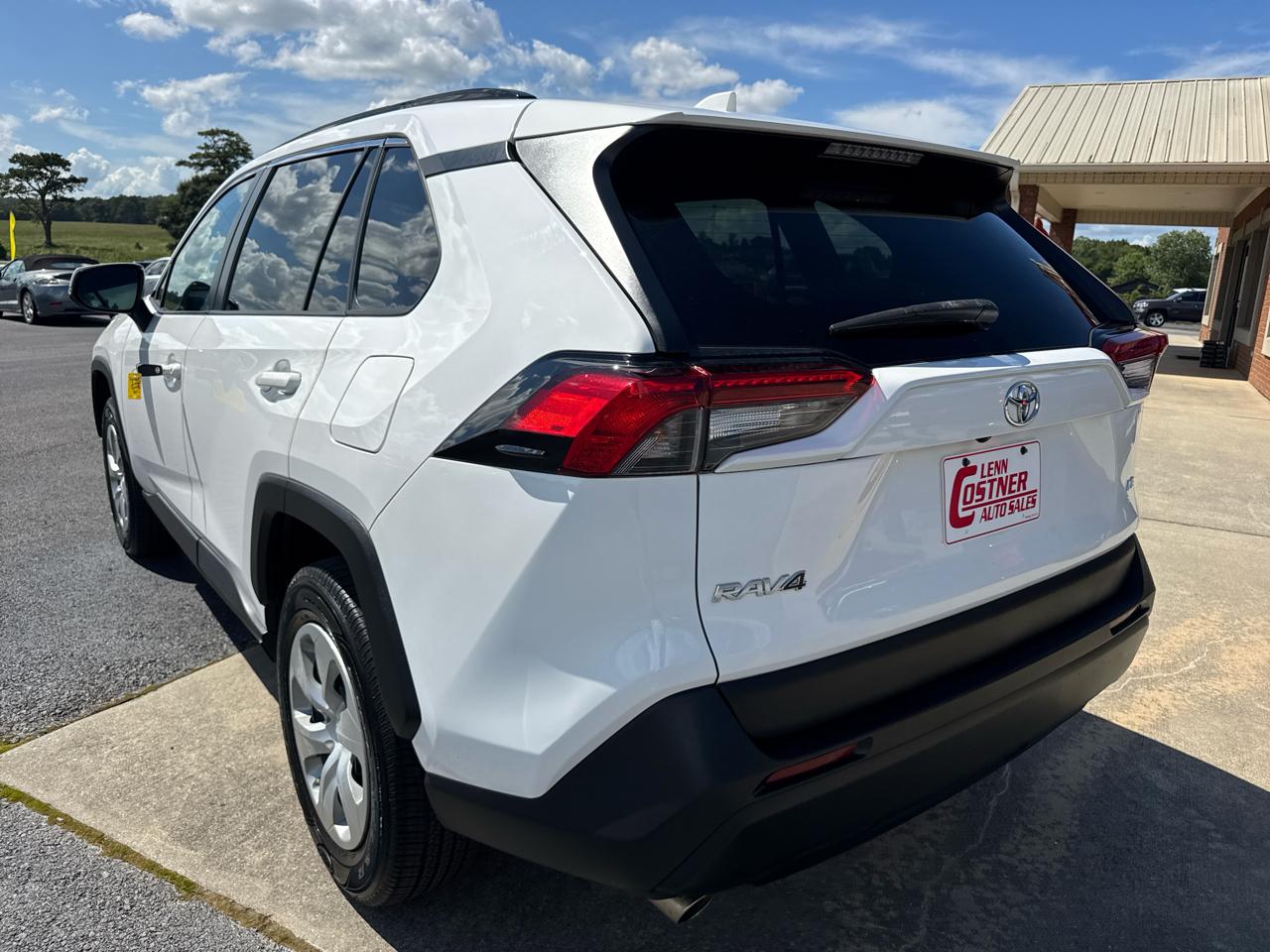 Toyota RAV4 LE 2021